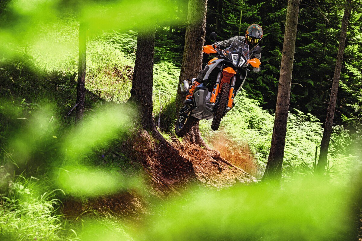 KTM presenta la nuova 890 Adventure R 2023